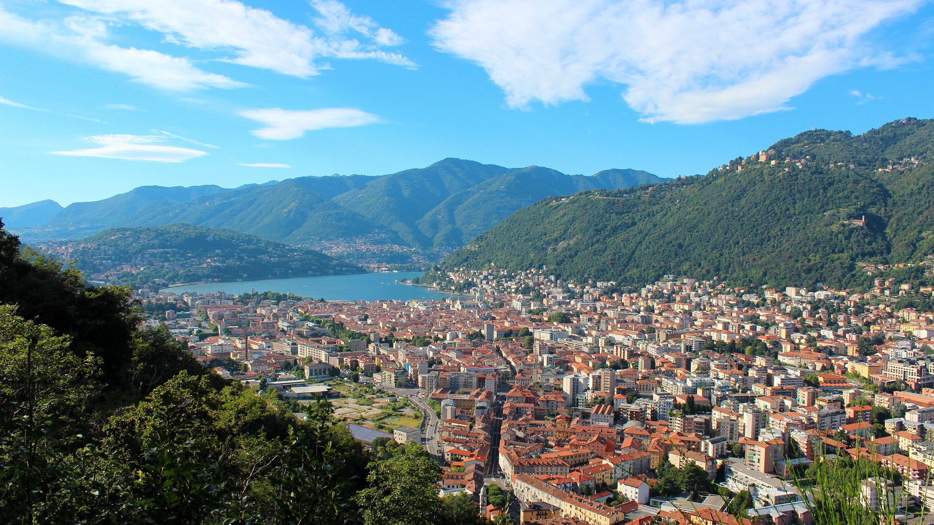 veduta panoramica della città di Como