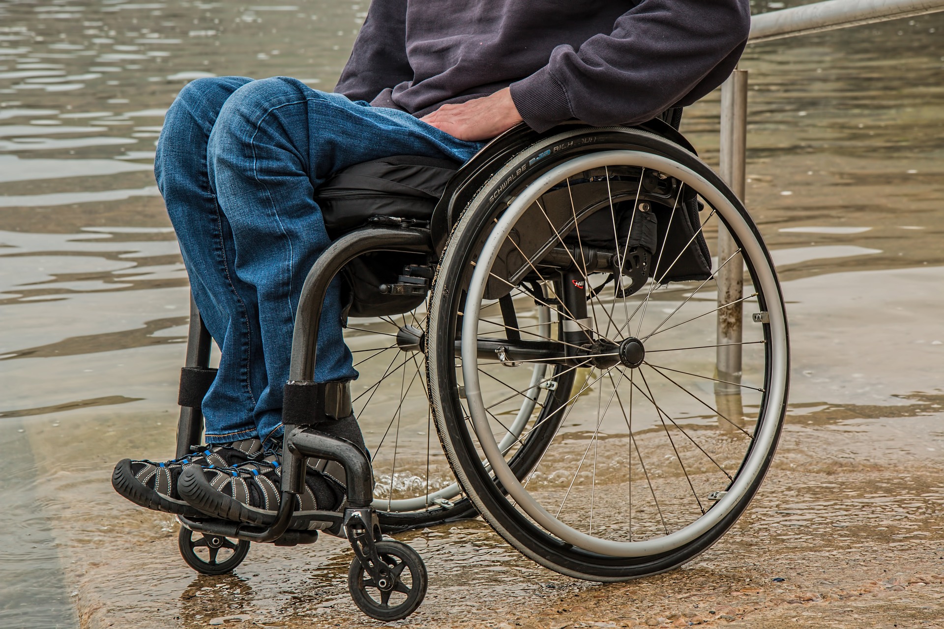 Immagine di una sedia a rotelle